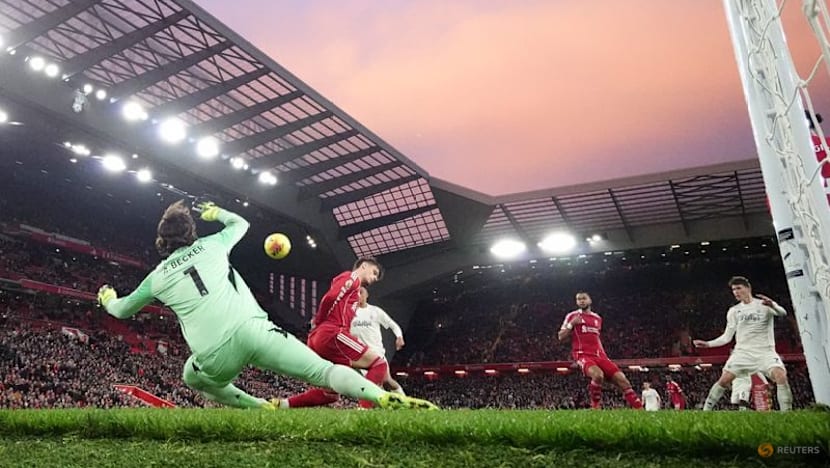 Liverpool slump continues, Man City lose, Chelsea move second