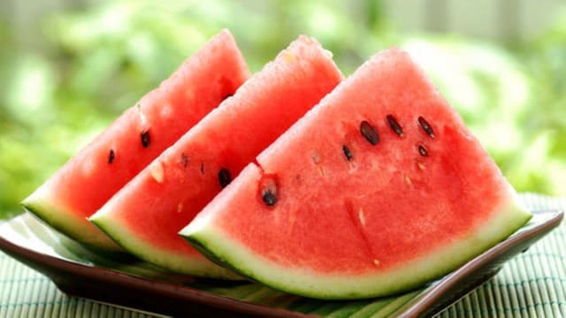 中国一家三口吃隔夜西瓜入院 孩子险些丧命