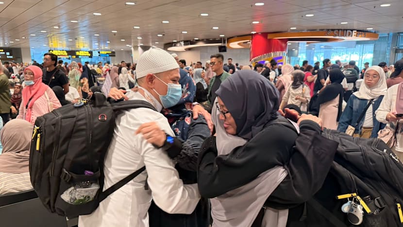 Kumpulan pertama sekitar 300 jemaah Haji SG selamat pulang ke tanah air 
