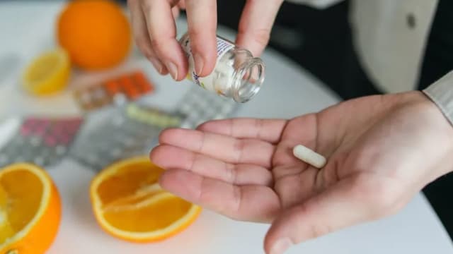 多吃也是白吃　维生素C饭后服用更有效