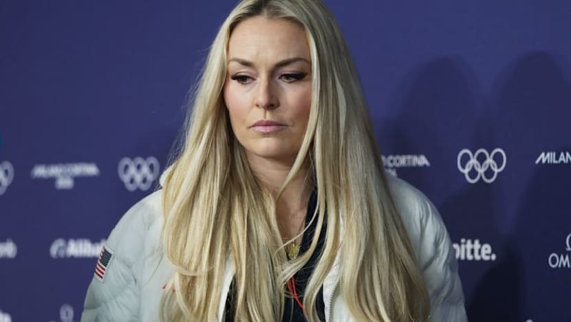 Alpine skiing-Skiing with a torn ACL painful but possible, say Vonn's teammates