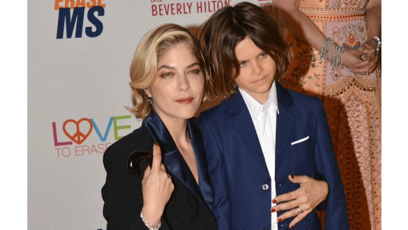 Selma Blair's friends organise meal deliveries for her Selma Blair's friends organise meal deliveries for her