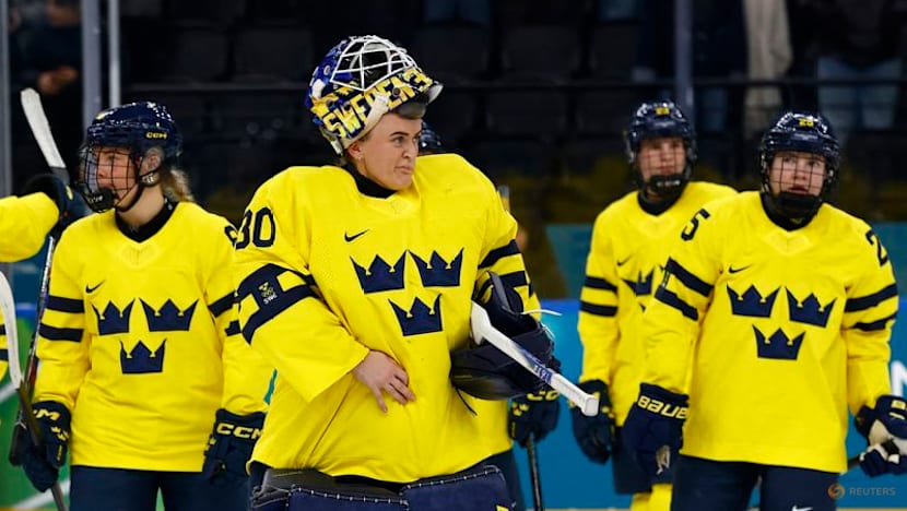 Ice hockey-Swiss fight falls short, bronze up for grabs against Sweden