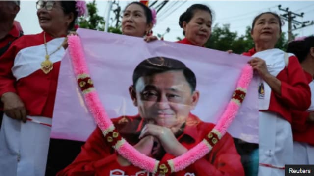 达信出狱万人迎接 泰国政坛走向再受关注