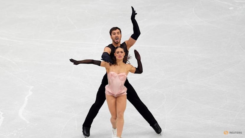 Figure skating-New French duo Fournier Beaudry and Cizeron lead after rhythm dance
