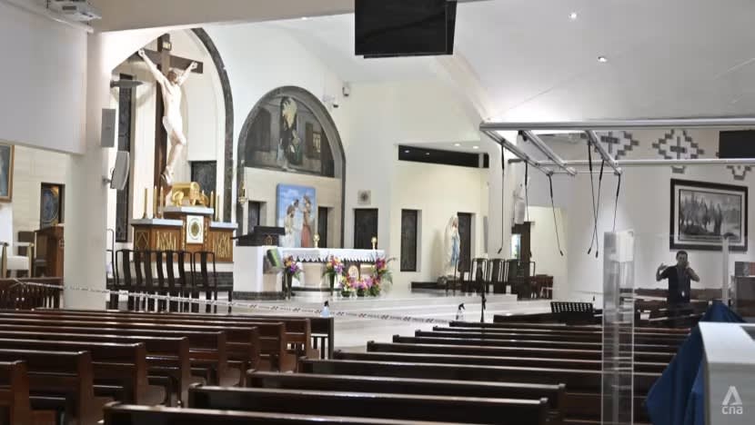 Paderi cedera dalam serangan pisau di Gereja St Joseph di Upper Bukit Timah; penyerang sudah diberkas Paderi cedera dalam serangan pisau di Gereja St Joseph di Upper Bukit Timah; penyerang sudah diberkas