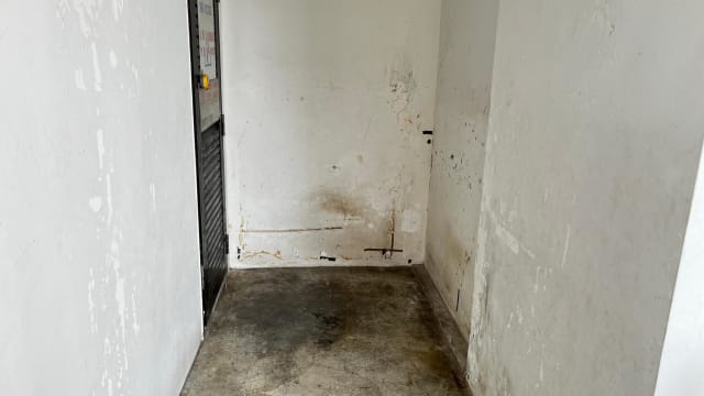 被发现在三巴旺电房旁居住 男子“小房间”已被清空