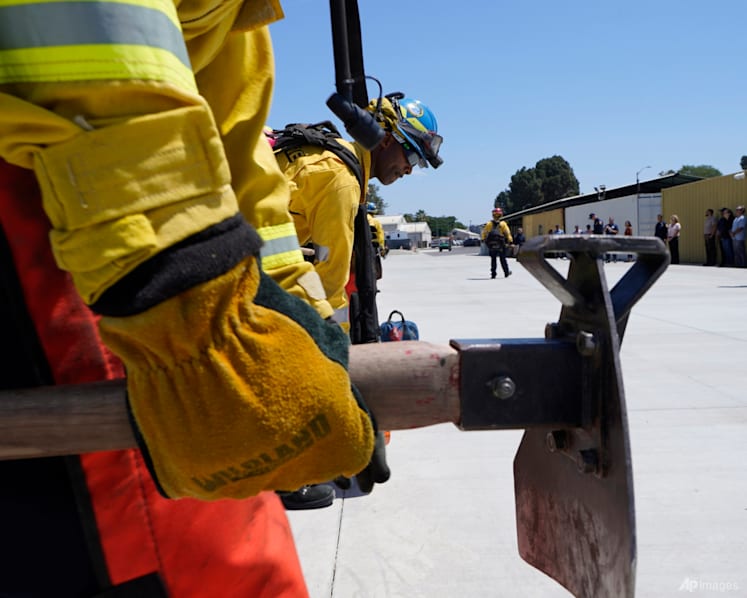 Western fires outpace California effort to fill inmate crews