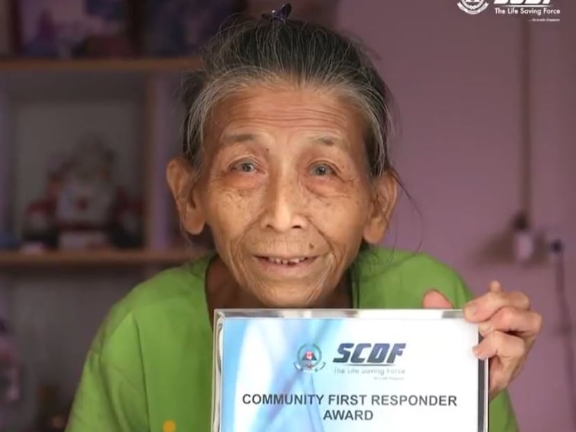 For her bravery, Madam Lim Ee Chin was awarded the Singapore Civil Defence Force’s Community First Responder Award, which recognises members of the public who have stepped forward to offer assistance to others in distress or to save property.