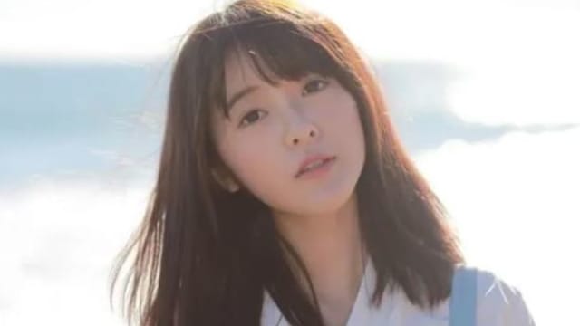 这位女生惊喜不断　徐娇大秀美背