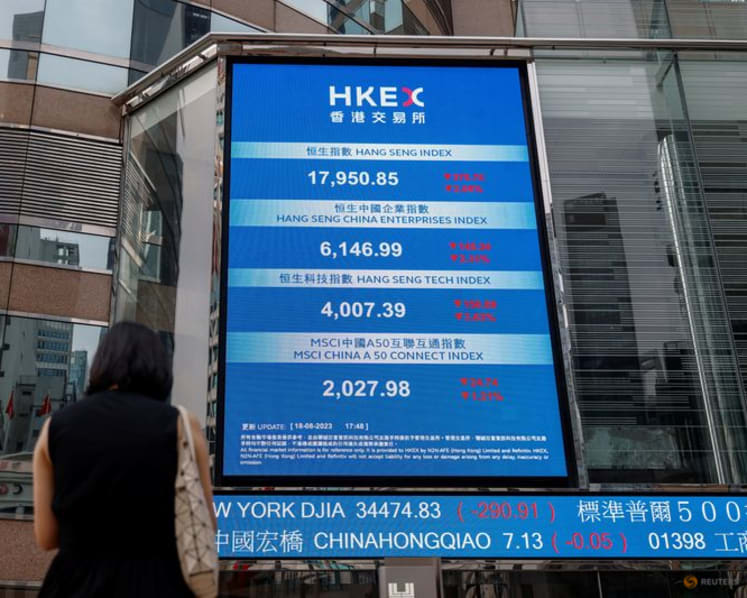 Oil jumps, stocks wobble as Mideast ceasefire hangs in the balance