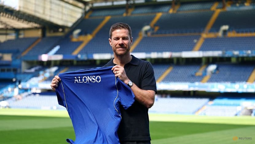 Chelsea's new boss Alonso demands hunger and passion ahead of Premier League campaign