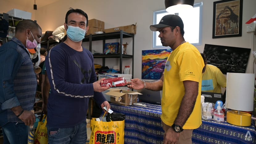 Power banks and Tiger Balms: 10,000 migrant workers get Christmas gifts in charity initiative Power banks and Tiger Balms: 10,000 migrant workers get Christmas gifts in charity initiative
