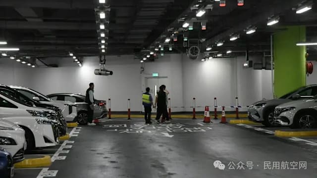 男子在香港机场遇袭遭砍伤手脚 六公斤金条被抢走