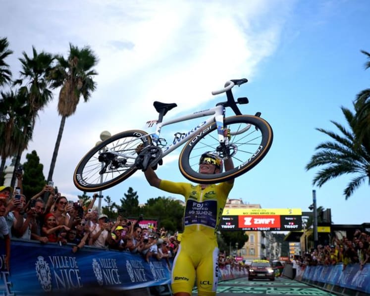 Vollering seals second Tour de France Femmes title
