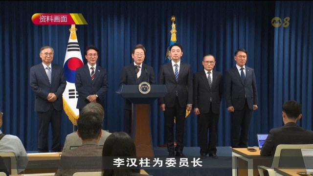 韩国总统李在明在宣誓就任后 隔天召开首次内阁会议