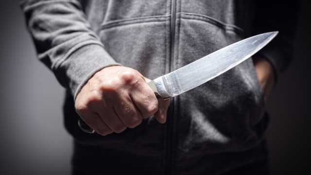 警方逮捕四名涉嫌以危险武器伤人男子