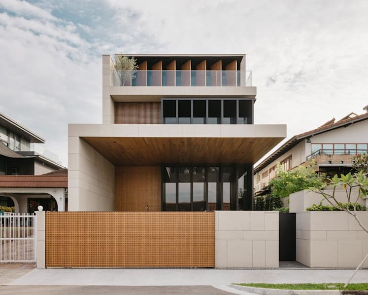 A semi-detached house in Serangoon Gardens designed around nature, water and light