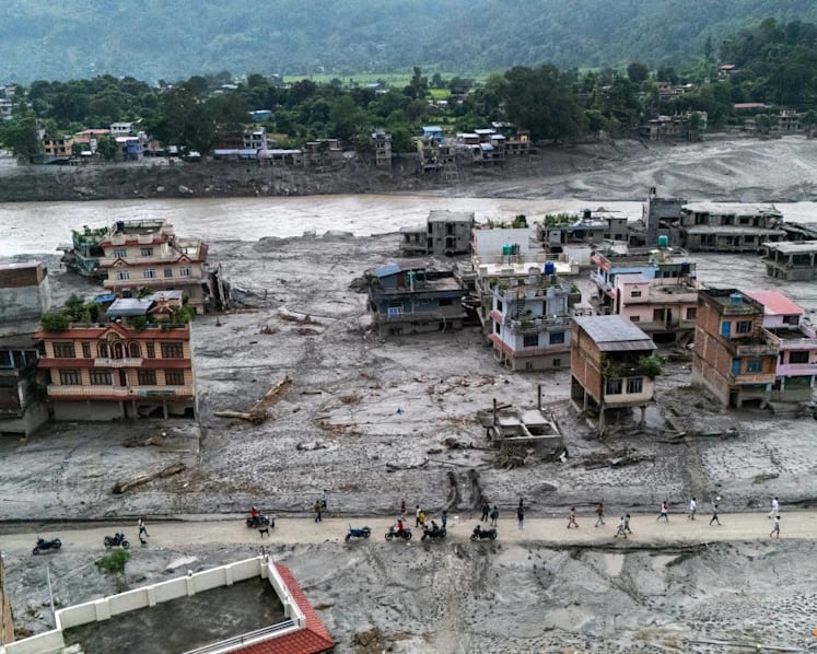Rescuers dig into tunnel as missing toll from Nepal, China disaster nears 3,000
