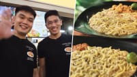 27-Year-Old Hawkers Sell Budget-Friendly $3.50 ‘Kosong’ Hokkien Mee With ‘Powerful Wok Hei’