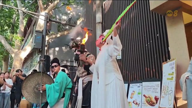 《主角》热播带火秦腔 西安剧院阳台开唱吸引民众