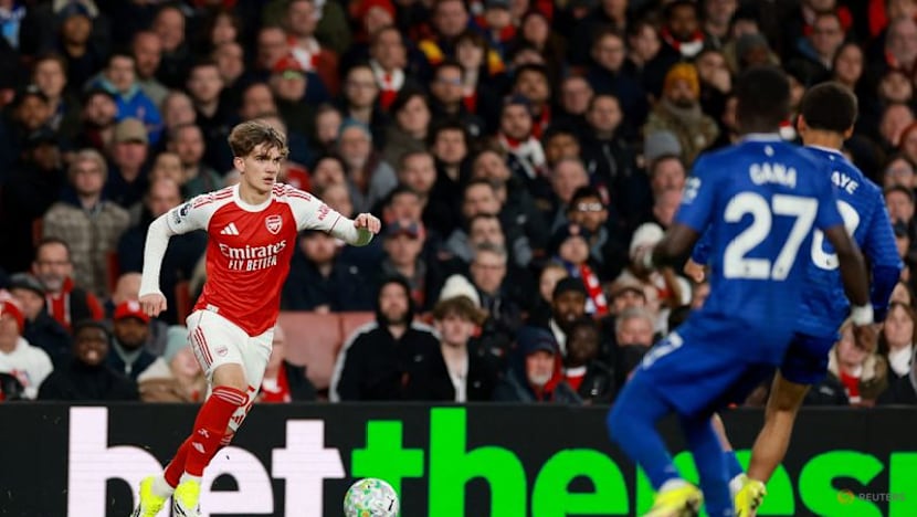Dowman makes history to seal vital Arsenal win over Everton