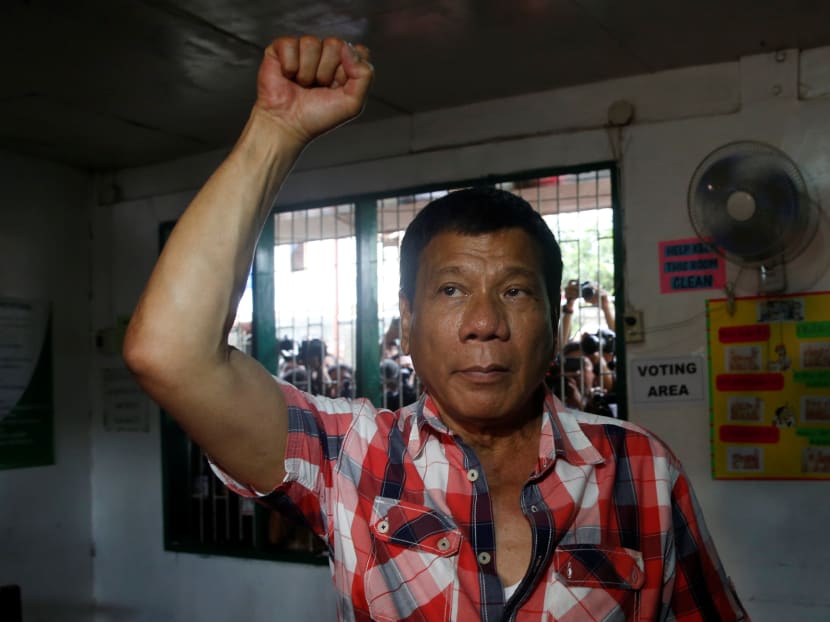Presidential candidate Rodrigo "Digong" Duterte raises a clenched fist before casting his vote at a polling precinct for national elections at Daniel Aguinaldo National High School in Davao city in southern Philippines, May 9, 2016. Photo: Reuters