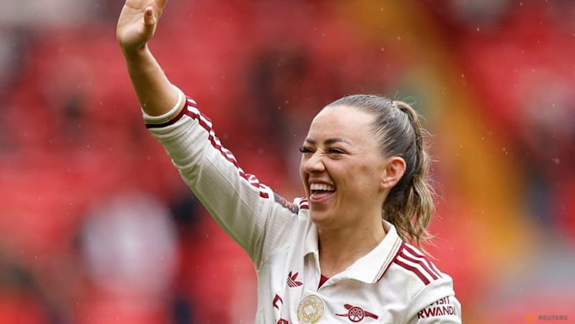 Chelsea sign Ireland women's captain McCabe