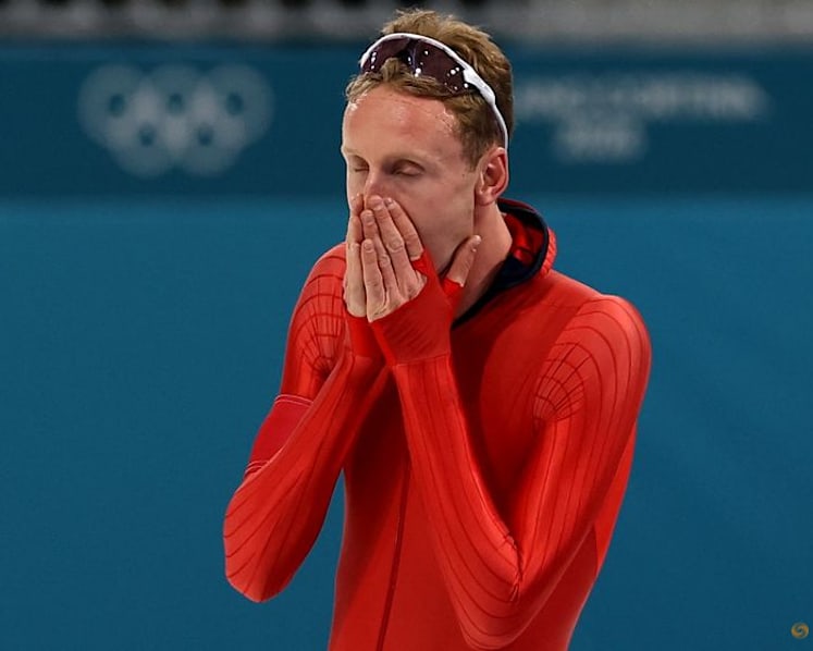 Speed skating-Norway's Eitrem crushes field to seize 5,000m crown