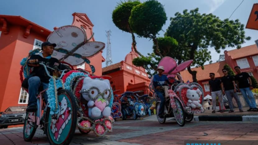 Pengayuh beca Melaka diminta mainkan lagu tradisional, dondang sayang Pengayuh beca Melaka diminta mainkan lagu tradisional, dondang sayang