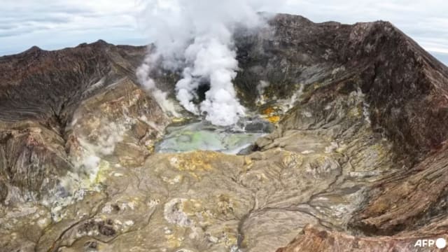 新西兰怀特岛火山爆发 当地多趟航班取消