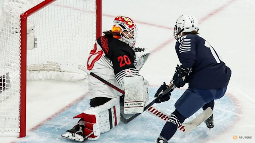 Ice hockey-Switzerland overcome Czechs in thrilling shootout, Japan score late to beat France
