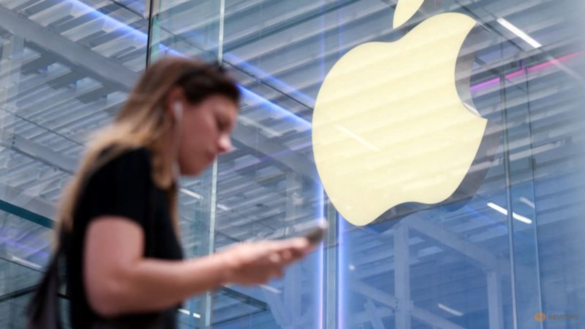 Apple looks to add AI search to Safari in potential blow for Google, Bloomberg News reports - Channel News Asia (Picture 1)