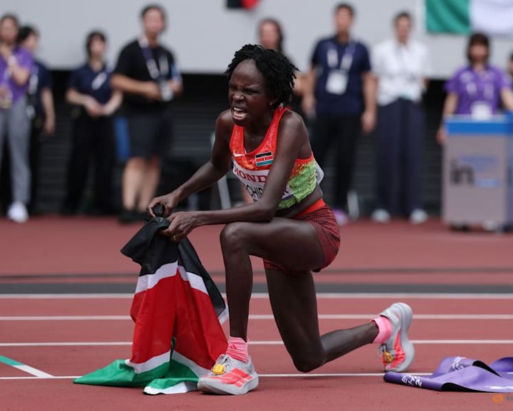 Jepchirchir sprints to marathon gold, Ingebrigtsen out of 1,500m
