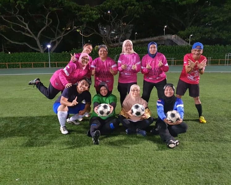 ‘Aktif sepanjang hayat’: Bekas pemain kebangsaan wanita Singapura ini giat berlatih untuk bola sepak berjalan 