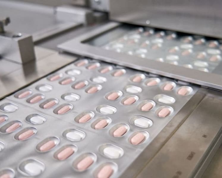 HSA greenlights Pfizer's Paxlovid; first oral tablet approved in S'pore for treating adult Covid-19 patients