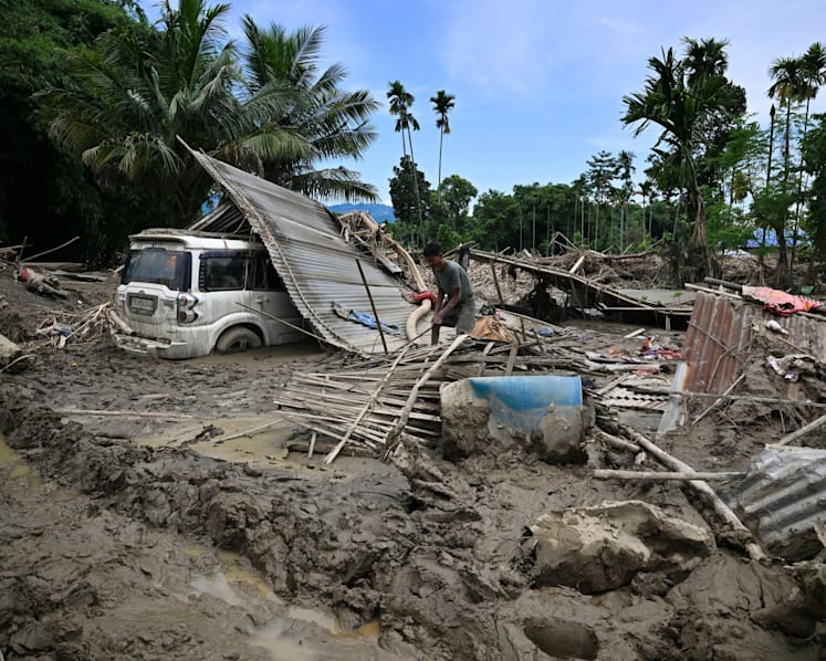 India monsoon floods, landslides kill more than 100 since July