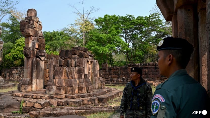 Thai, Cambodian army chiefs to meet over border clash Thai, Cambodian army chiefs to meet over border clash