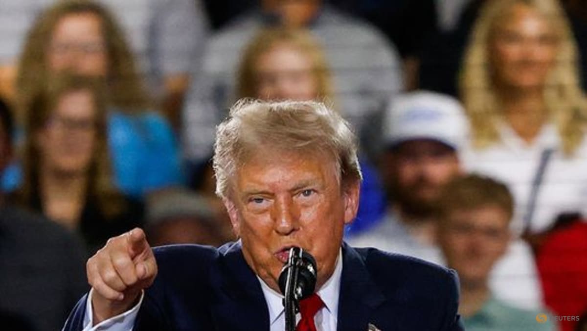 Commentary: Why a booming economy is not helping Trump