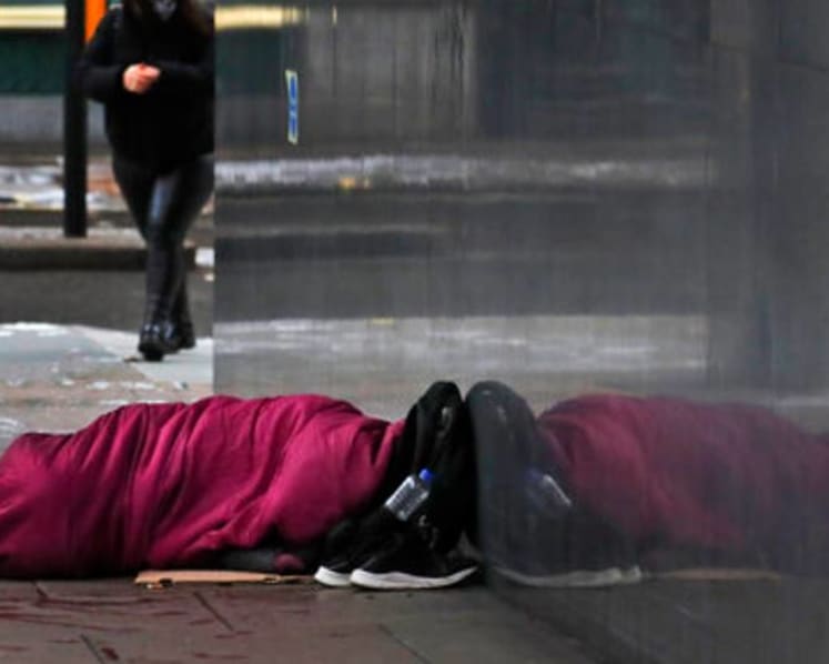 In UK, roving teams bring COVID-19 vaccine shots to homeless