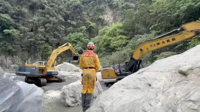 失联狮城夫妻家属抵花莲 携两人衣服给搜救犬闻气味