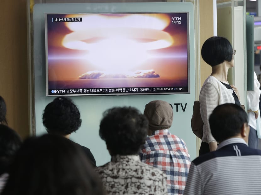 People watch a TV news program reporting North Korea's nuclear test at Seoul Railway Station in Seoul, South Korea, Friday, Sept. 9, 2016. Photo: AP
