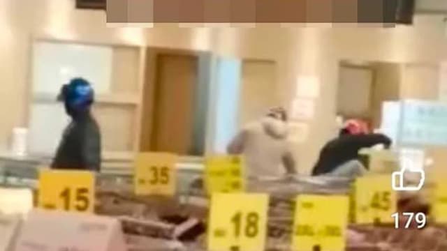 四持枪劫匪打抢马国金店 三分钟内得手乘车逃离
