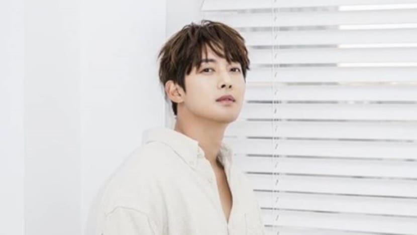 Korean actor-singer Kim Hyun-joong helps save a stranger who collapsed
