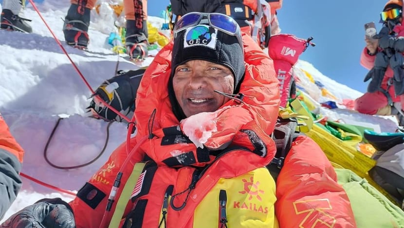 Hilang 8 jari tidak halang warga Malaysia ini takluki Everest untuk kali ketiga Hilang 8 jari tidak halang warga Malaysia ini takluki Everest untuk kali ketiga