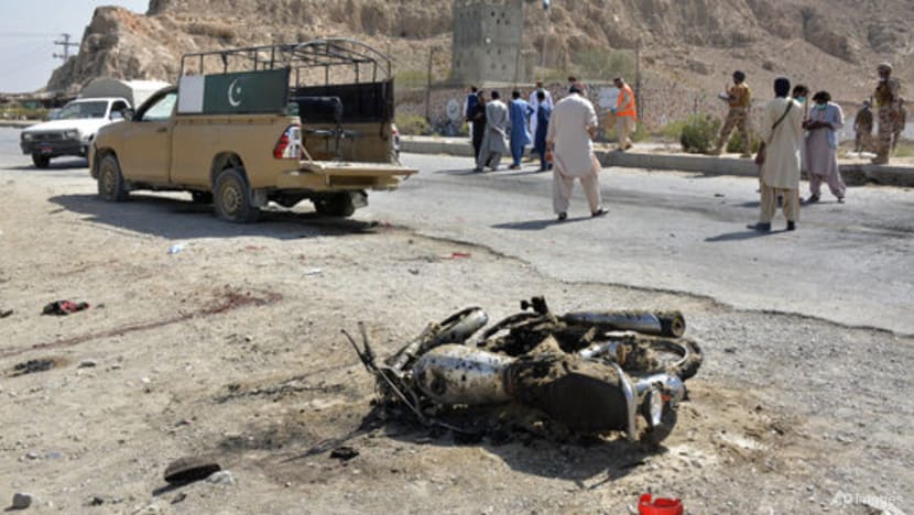 Suicide bombing at southwest Pakistan checkpoint kills 3 Suicide bombing at southwest Pakistan checkpoint kills 3
