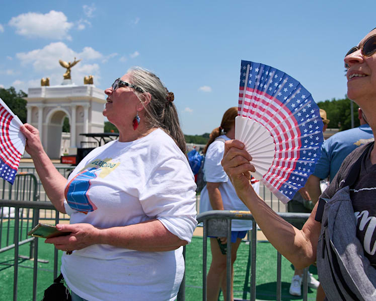Dangerous heatwave hits peak temperatures along US east coast
