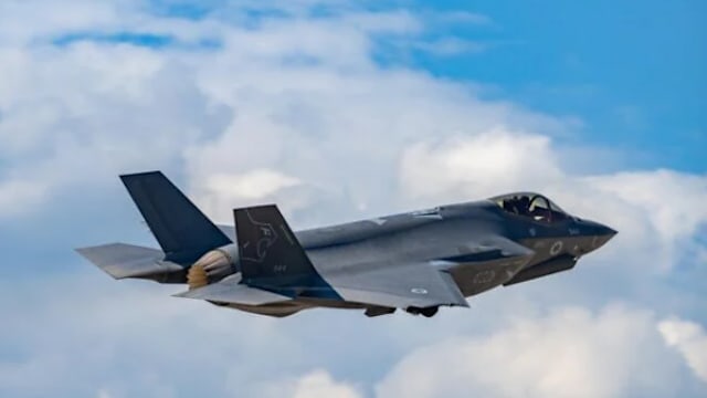 40年来首场空战 以军称F-35击落伊朗有人驾驶敌机