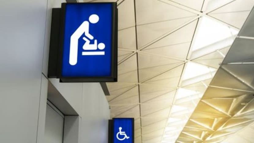Tandas awam lelaki di New York kini dilengkapi meja tukar lampin bayi Tandas awam lelaki di New York kini dilengkapi meja tukar lampin bayi