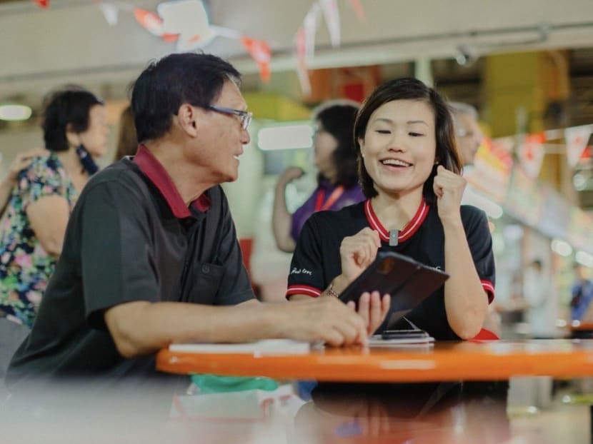 Why this bank lawyer volunteers to teach seniors how to use digital banking apps and PayLah! Why this bank lawyer volunteers to teach seniors how to use digital banking apps and PayLah!